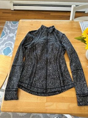 Lululemon define jacket size 8